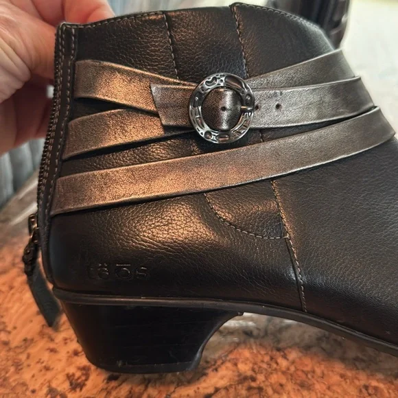 Taos booties, size 9, like new! - Picture 4 of 7